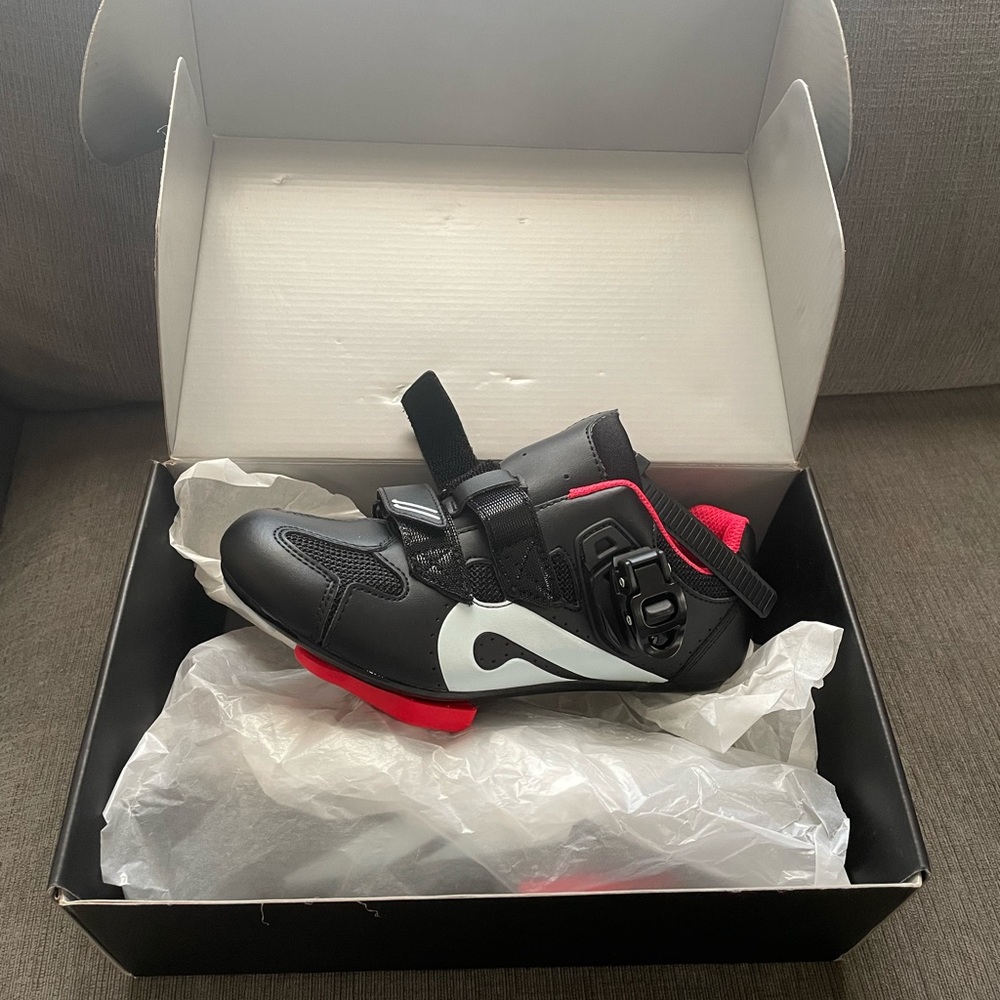 Size 7.5 (38) Like New Peloton Cycling Shoes